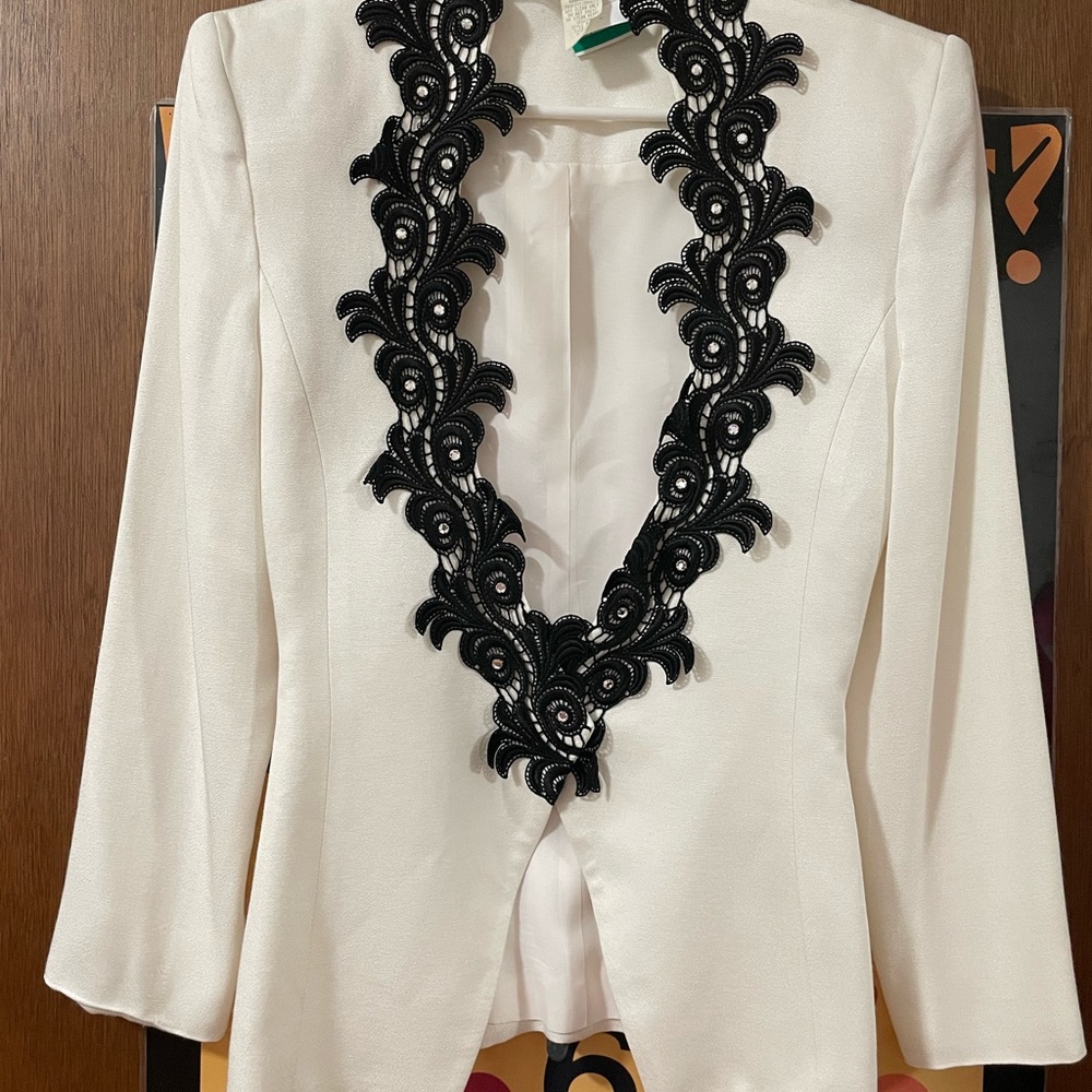 Ornate Blazer - Picture 4 of 10